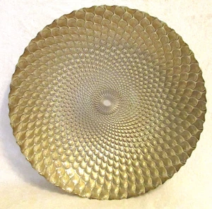 Centro de mesa redondo de vidrio de 16,00" con diseño de pluma de pavo real espiral dorado y blanco - Imagen 1 de 7