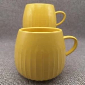 Siip - gelb - gemustert - Steinzeug geprägt - 2er Set Tassen - Bild 1 von 3