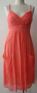 VESTIDO DE TELA ARRUGADA GUANTE ROSA MEZCLA DE SEDA LONGITUD RODILLA SIN MANGAS CUELLO EN V TALLA 4 USADA EN EXCELENTE ESTADO - Imagen 1 de 7