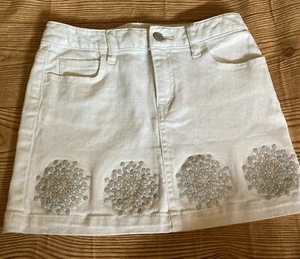 Old Navy Girls White Denim Skirt Detailed Silver Gold Stitching - Size Large - Picture 1 of 9
