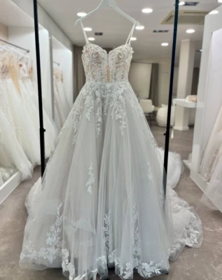 Bohemian White Ivory Wedding Dresses with Court Train Lace Appliques Bridal Gown - Image 1 of 4