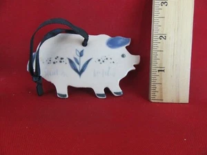 89. Adorno de árbol de Navidad de porcelana de cerdo porcelana azul blanco grasa RUSS BERRIE - Imagen 1 de 3