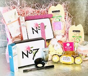 CHRISTMAS PAMPER GIFT BOX HAMPER FOR LADIES, NO7 ideal Gift Mum, Sister Friend