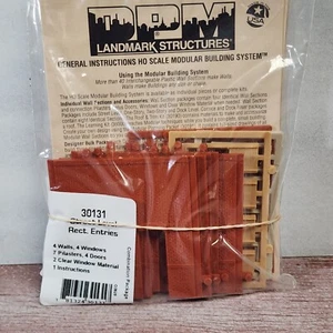 WOODLAND DPM 30131 HO 1 Story Wall Sections Rect Entries - 4 Pieces Building Kit - Picture 1 of 2