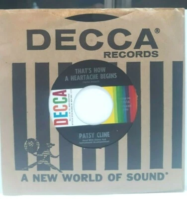 45 RPM OLDIES PATSY CLINE, LOVE LETTERS IN THE SAND / THAT'S HOW A HEARTACHE BEG - Image 1 of 2