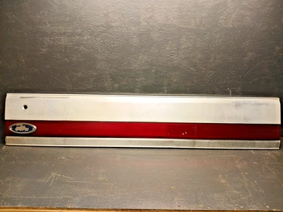 1987 1996 Ford Bronco OEM Tailgate Finish Panel Red Reflector Foto 1 de 4