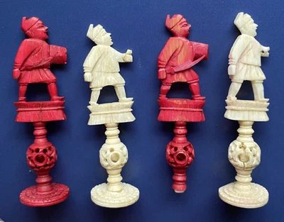 4 antiguas piezas de ajedrez chinas talladas a mano figura peones XIX° Guangzhou Qing Foto 1 de 4