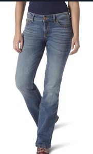 Pantalones de mezclilla Wrangler Ultimate Riding® Willow tiro medio corte bota 35/19x34 para dama - Imagen 1 de 4