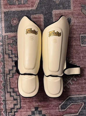 Caneleiras Fairtex SP8 Muay Thai Ultimate Shinguards Muay tamanho pequeno - Imagem 1 de 4