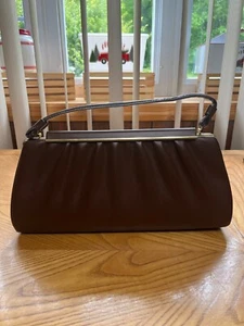 BOLSO DE MANO/MONEDERO MARRÓN VINTAGE AÑOS 60/70 PARA MUJER CON CORREA ÚNICA - Imagen 1 de 8