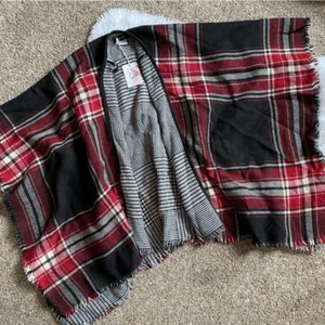 Jessica Simpson karierter Pullover Poncho vorne offen NEU Einheitsgröße - Bild 1 von 8