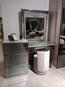 Grauer Schminktisch Mit Spiegel Und Hocker Luxuriöser Kosmetiktisch Designer Set - Imagen 1 de 7