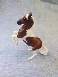 Breyer Pinto Darwin Stablemate horse - Picture 1 of 5