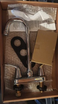 Torneira de água tamanho barra de latão Kingston com deckplate - Imagem 1 de 2