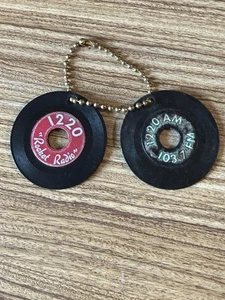 VINTAGE ROCKET RADIO RECORD VYNYL KEY CHAIN 103.7 FM RADIO RARE - Picture 1 of 2