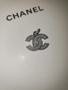 CHANEL ZIPPER PULL CHANEL BUTTON CHARM - Picture 1 of 4