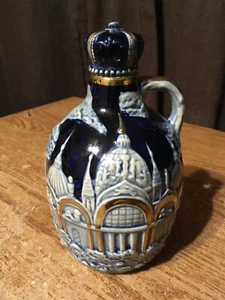 VINTAGE COBALT POTTERY & GOLD CASTLE-MOTIF LIQUOR DECANTER STOPPER / WRONGWAY052 - Picture 1 of 8