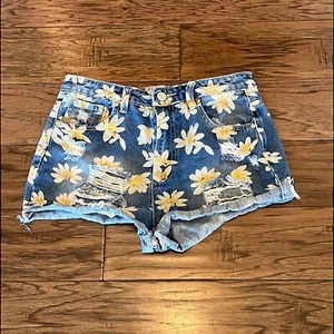 Almost Famous Shorts Size 5 - Picture 1 of 16