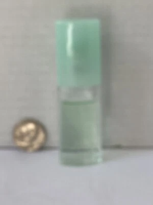 Spray con aroma a té verde de Elizabeth Arden .5 fl. oz/15 ml sin caja ver fotos Foto 1 de 2