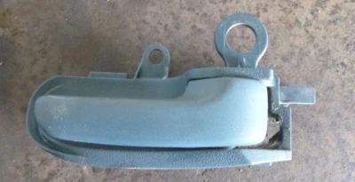 Manija de puerta interior derecha Toyota Echo 99-05 (B) Foto 1 de 2