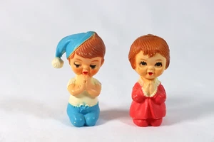 VINTAGE KITSCHY BOY & GIRL PRAYING KIDS MINIATURE CAKE ART CRAFT TOPPERS 2" MCM - Picture 1 of 4