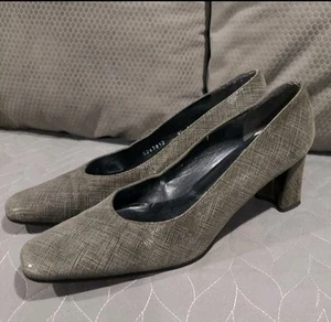 Stuart Weitzman Leather Pumps GRAY Block Heel Embossed Almond Toe 9.5 AAA VTG - Picture 1 of 14