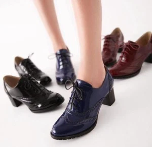 Zapatos de tacón de bloque de charol con cordones Oxford con puntera puntiaguda para dama talla - Imagen 1 de 15