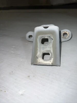 2008 - 2020 DODGE GRAND CARAVAN ПЕРЕДНЯЯ ЛЕВАЯ ДВЕРЬ НИЖНИЙ ШАРНИР 68030377AC БЕЛЫЙ - Изображение 1 из 4