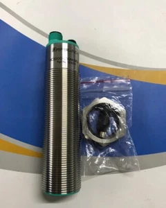 NEW IN BOX Original P&F Ultrasonic sensors UC2000-30GM-IUR2-V15 Free Shipping - Picture 1 of 3