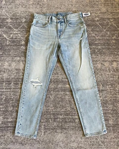 Old Navy Mens 32X32 Jeans Relaxed Slim Light Wash Blue Distressed NWT P1 - Picture 1 of 12