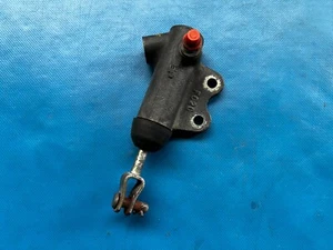 Cilindro esclavo embrague MG F&TF (Parte #: UUB100040 o UUB100041) - Imagen 1 de 1