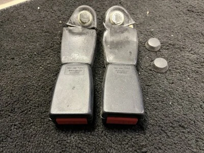 PAR de receptáculos con hebilla de cinturón de seguridad trasero Porsche 944 negros 477857739B OEM, USADOS Foto 1 de 4