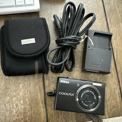 Nikon Coolpix S570 Digital Camera 12.0 Mega Pixels 5X Optical Zoom Tested Works - Image 1 of 4
