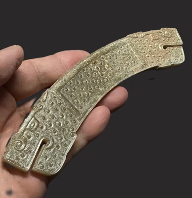 Un hermoso dragón de jade hitiano de la dinastía Han china Huang Foto 1 de 4