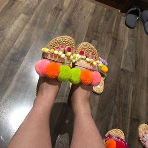 Pom Pom Rattan Straw Sea Grass Woven Handmade Pompom Mules Sandals Flats Slides - Picture 1 of 3