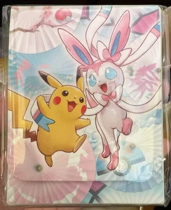 2025 In Stock Pokémon Hangzhou Masters Deck Storage Box Pikachu & Sylveon - Bild 1 von 1