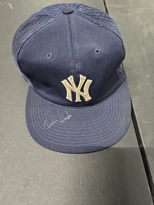 Sombrero autografiado de los Yankees de Nueva York con 10 autógrafos Foto 1 de 2