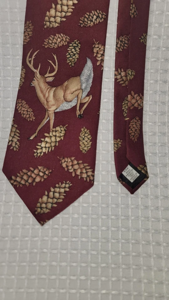 Corbata usada en excelente estado para hombre 56/3,5 REED St. James ciervo rojo/cono de pino hecha en EE. UU. 100 % poliéster Foto 1 de 4