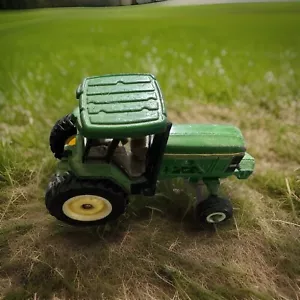 John Deere 1/64 Tractor - Green/Yellow (6990) 2734U - Picture 1 of 5