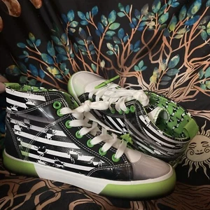 Beetlejuice It’s Showtime High Top Women’s Size 6 Sneakers Shoe Striped Bug - Picture 1 of 8