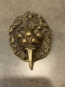 Antico battiporta testa di leone/copriserratura ottone massiccio raro! - Foto 1 di 7