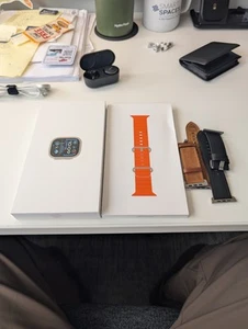 Apple Watch Ultra 2 49mm GPS+Cell Titanium Case w Orange Ocean Band MREH3LL/A - Photo 1 sur 3