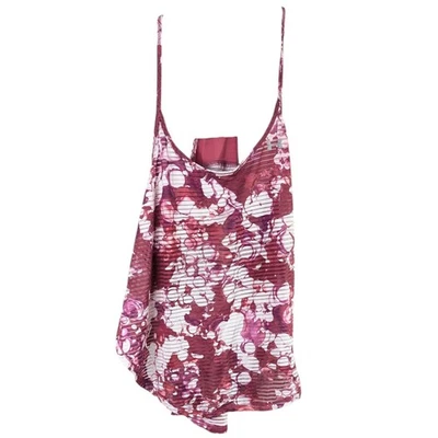 Camiseta sin mangas Under Armour lado abierto floral rosa rojo flores para mujer mediana espalda deportiva Foto 1 de 4