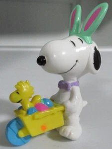 Snoopy Peanuts Easter PVC Figurine Whitman's Wheelbarrow Eggs - Picture 1 of 1