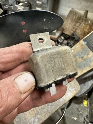 Lincoln Continental Continental 1965 original Fomoco bocina relé C4AB-13853-A Foto 1 de 4