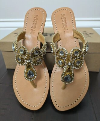 Sandalias MYSTIQUE Talla 7 Diamantes de Imitación Cristal Dorado Cuero Cuña Tanga Slides Nuevas en Caja Foto 1 de 4