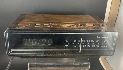 Vintage PANASONIC Alarm Clock Radio AM/FM LED Digital Wood Grain RC-65 Works Cover