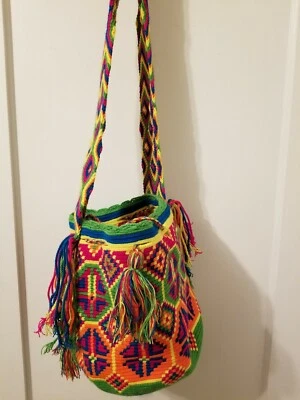 Mochila Wayuu (Hecho a Mano Colombia) Foto 1 de 3