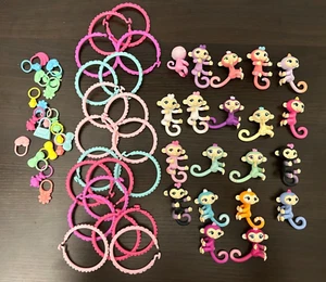 Fingerling Mini Figures lot of 20 Blind Bag figure with bracelet and accessories - Picture 1 of 3