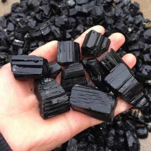 Lote de 250 quilates de piedras preciosas sueltas ásperas curativas de cristal de turmalina negro natural 2-3 piezas - Imagen 1 de 2